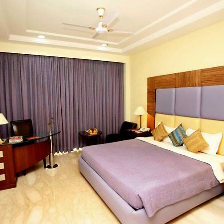 Hotel Star Rocks New Delhi Exteriör bild